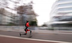 <b>並超過57分20秒的人類须眉半馬紀</b>