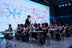 避免偏离育人方针的思维替代；演讲还呈现了A